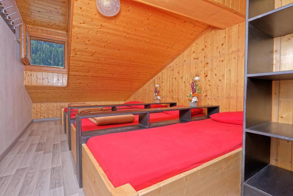 Хостел Petit Velan - Coworking & Coliving Бург-Сен-Пьер Экстерьер фото
