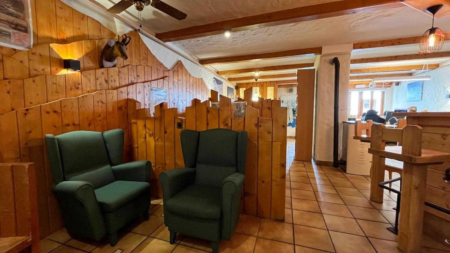Хостел Petit Velan - Coworking & Coliving Бург-Сен-Пьер Экстерьер фото