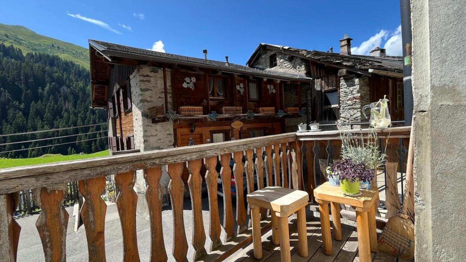 Хостел Petit Velan - Coworking & Coliving Бург-Сен-Пьер Экстерьер фото